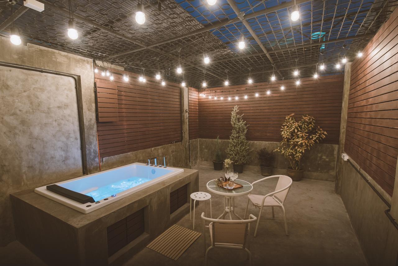 Moon House Hostel Бангкок Екстер'єр фото
