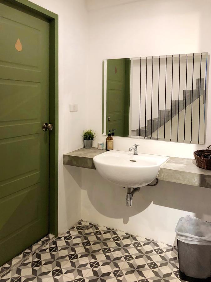 Moon House Hostel Бангкок Екстер'єр фото