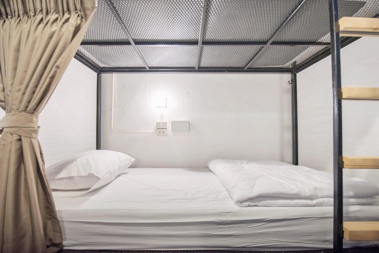 Moon House Hostel Бангкок Екстер'єр фото