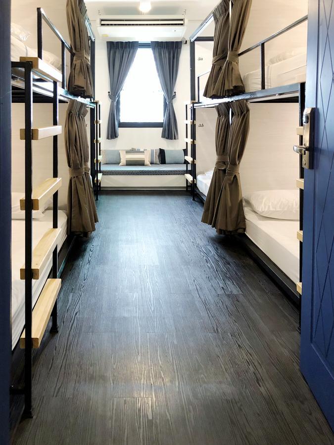 Moon House Hostel Бангкок Екстер'єр фото