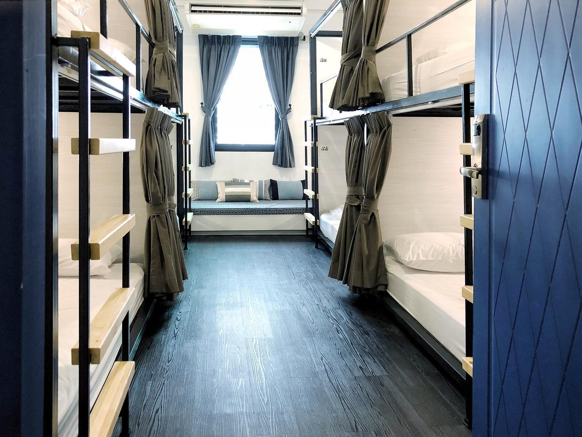 Moon House Hostel Бангкок Екстер'єр фото